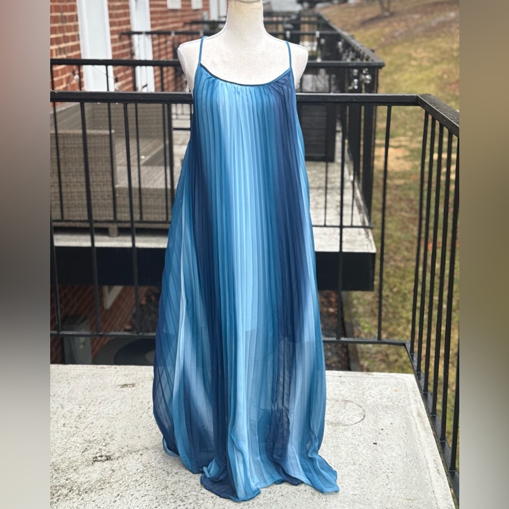 NWT SOCIALITE Pleated Maxi Dress In Blue Watercolor Size XL